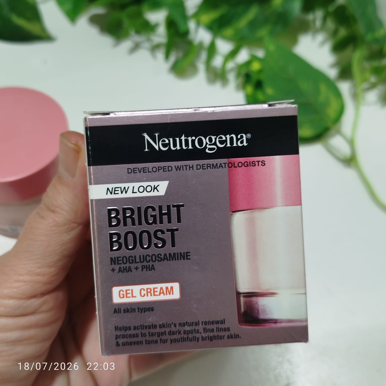 ژل کرم روشن کننده و ضد لک نوتروژینا Bright Boost - Image 2